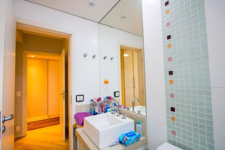 Apartamento para alugar com 330m², 4 quartos e 5 vagas Apartamento para alugar com 330m², 4 quartos e 5 vagasBanheiro da Suíte 3