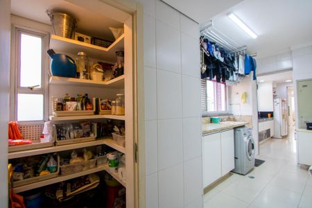 Apartamento para alugar com 330m², 4 quartos e 5 vagas Apartamento para alugar com 330m², 4 quartos e 5 vagasÁrea de Serviço