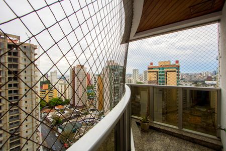 Apartamento para alugar com 330m², 4 quartos e 5 vagas Apartamento para alugar com 330m², 4 quartos e 5 vagasVaranda da Suíte 1