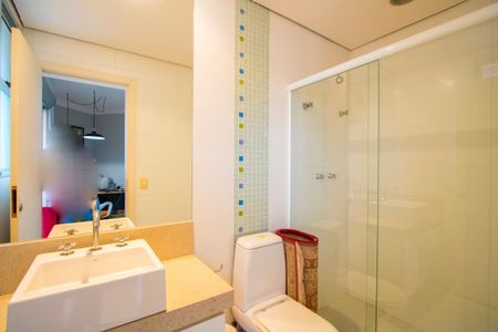 Apartamento para alugar com 330m², 4 quartos e 5 vagas Apartamento para alugar com 330m², 4 quartos e 5 vagasBanheiro da Suíte 4