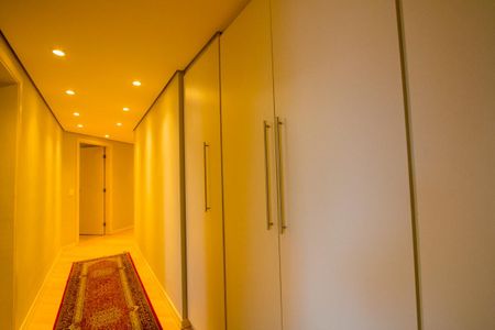 Apartamento para alugar com 330m², 4 quartos e 5 vagas Apartamento para alugar com 330m², 4 quartos e 5 vagasCorredor