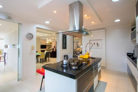 Apartamento para alugar com 330m², 4 quartos e 5 vagas Apartamento para alugar com 330m², 4 quartos e 5 vagasCozinha