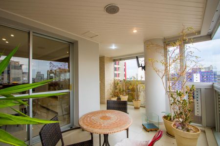 Apartamento para alugar com 330m², 4 quartos e 5 vagas Apartamento para alugar com 330m², 4 quartos e 5 vagasVaranda gourmet