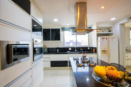Apartamento para alugar com 330m², 4 quartos e 5 vagas Apartamento para alugar com 330m², 4 quartos e 5 vagasCozinha