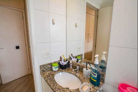 Apartamento à venda com 77m², 2 quartos e 2 vagas Apartamento à venda com 77m², 2 quartos e 2 vagasBanheiro da Suíte 1