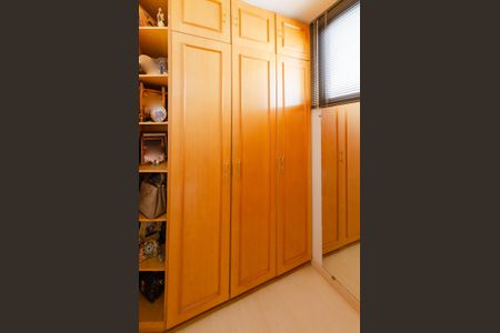 Apartamento à venda com 250m², 4 quartos e 2 vagasCloset suíte