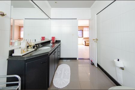 Apartamento à venda com 250m², 4 quartos e 2 vagasBanheiro social 2