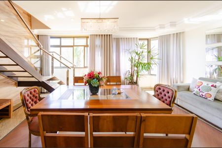 Apartamento à venda com 250m², 4 quartos e 2 vagasSala