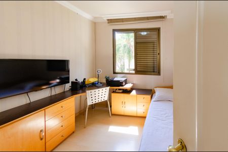 Apartamento à venda com 250m², 4 quartos e 2 vagasQuarto 2