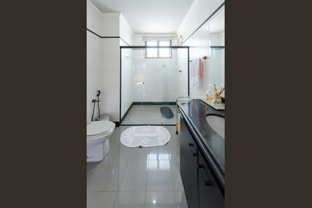 Apartamento à venda com 250m², 4 quartos e 2 vagasBanheiro social 2