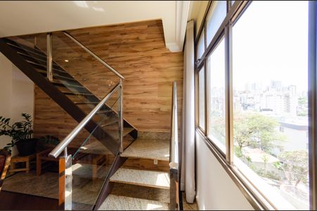 Apartamento à venda com 250m², 4 quartos e 2 vagasEscada