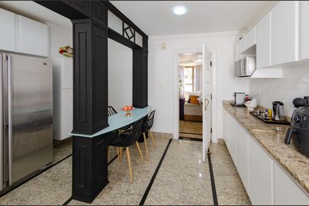 Apartamento à venda com 250m², 4 quartos e 2 vagasCozinha