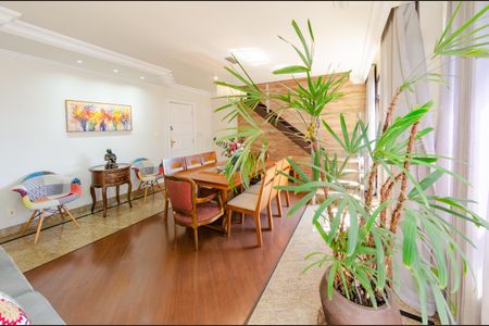 Apartamento à venda com 250m², 4 quartos e 2 vagasSala