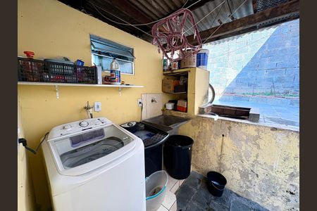 Casa à venda com 118m², 2 quartos e 1 vagaÁrea de Serviço