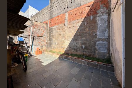 Casa à venda com 118m², 2 quartos e 1 vagaQuintal