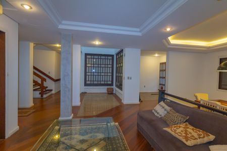 Casa à venda com 550m², 6 quartos e 2 vagas Casa à venda com 550m², 6 quartos e 2 vagasSala