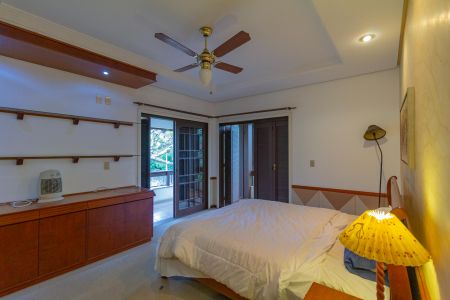 Casa à venda com 550m², 6 quartos e 2 vagas Casa à venda com 550m², 6 quartos e 2 vagasSuíte 3