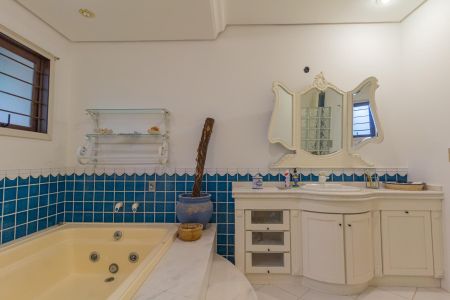 Casa à venda com 550m², 6 quartos e 2 vagas Casa à venda com 550m², 6 quartos e 2 vagasBanheiro da Suíte 3