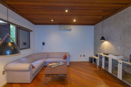 Casa à venda com 550m², 6 quartos e 2 vagas Casa à venda com 550m², 6 quartos e 2 vagasSala 2