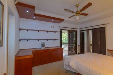 Casa à venda com 550m², 6 quartos e 2 vagas Casa à venda com 550m², 6 quartos e 2 vagasSuíte 3