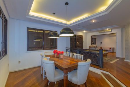 Casa à venda com 550m², 6 quartos e 2 vagas Casa à venda com 550m², 6 quartos e 2 vagasSala de Jantar