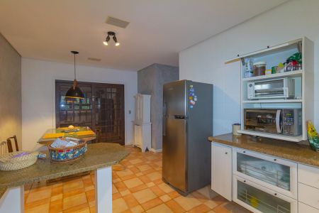 Casa à venda com 550m², 6 quartos e 2 vagas Casa à venda com 550m², 6 quartos e 2 vagasCozinha