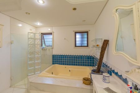 Casa à venda com 550m², 6 quartos e 2 vagas Casa à venda com 550m², 6 quartos e 2 vagasBanheiro da Suíte 3