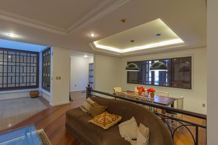 Casa à venda com 550m², 6 quartos e 2 vagas Casa à venda com 550m², 6 quartos e 2 vagasSala