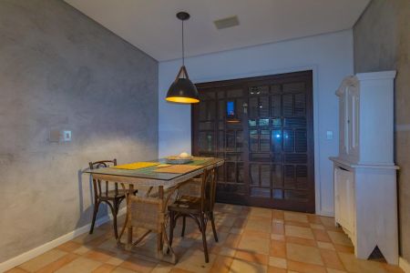 Casa à venda com 550m², 6 quartos e 2 vagas Casa à venda com 550m², 6 quartos e 2 vagasCozinha