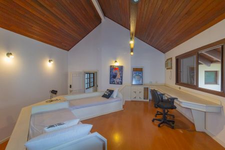 Casa à venda com 550m², 6 quartos e 2 vagas Casa à venda com 550m², 6 quartos e 2 vagasQuarto 3