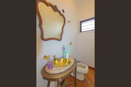 Casa à venda com 550m², 6 quartos e 2 vagas Casa à venda com 550m², 6 quartos e 2 vagasLavabo