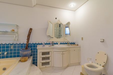 Casa à venda com 550m², 6 quartos e 2 vagas Casa à venda com 550m², 6 quartos e 2 vagasBanheiro da Suíte 3