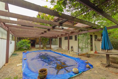 Casa à venda com 550m², 6 quartos e 2 vagas Casa à venda com 550m², 6 quartos e 2 vagasÁrea Externa