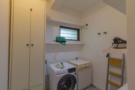 Casa à venda com 550m², 6 quartos e 2 vagas Casa à venda com 550m², 6 quartos e 2 vagasLavanderia