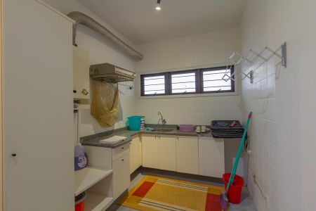 Casa à venda com 550m², 6 quartos e 2 vagas Casa à venda com 550m², 6 quartos e 2 vagasLavanderia