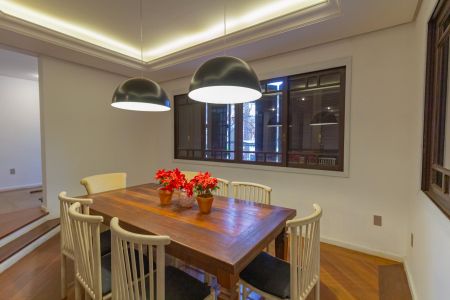 Casa à venda com 550m², 6 quartos e 2 vagas Casa à venda com 550m², 6 quartos e 2 vagasSala de Jantar