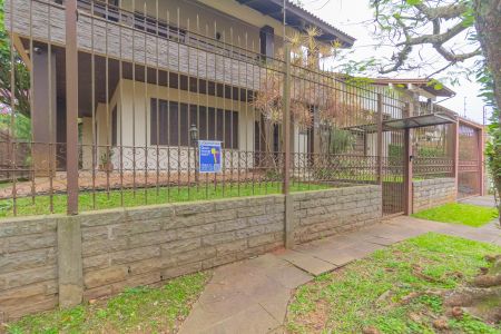 Casa à venda com 550m², 6 quartos e 2 vagas Casa à venda com 550m², 6 quartos e 2 vagasPlaca