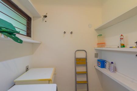 Casa à venda com 550m², 6 quartos e 2 vagas Casa à venda com 550m², 6 quartos e 2 vagasLavanderia