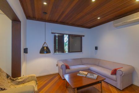 Casa à venda com 550m², 6 quartos e 2 vagas Casa à venda com 550m², 6 quartos e 2 vagasSala 2