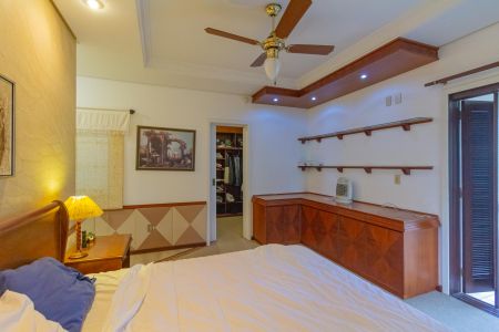 Casa à venda com 550m², 6 quartos e 2 vagas Casa à venda com 550m², 6 quartos e 2 vagasSuíte 3