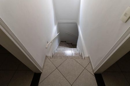 Casa à venda com 160m², 4 quartos e 2 vagasEscada