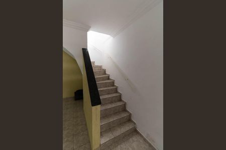 Casa à venda com 160m², 4 quartos e 2 vagasEscada
