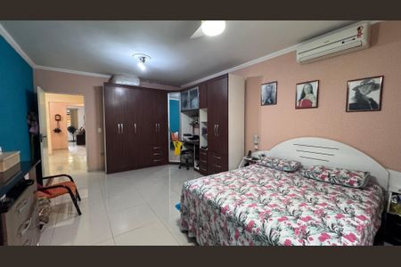 Casa à venda com 293m², 5 quartos e 4 vagasSuíte