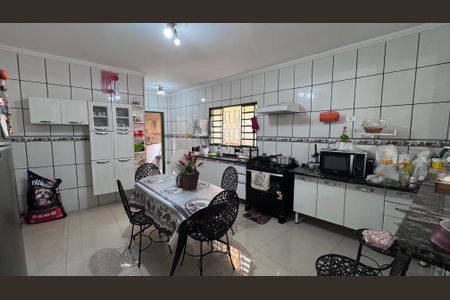 Casa à venda com 293m², 5 quartos e 4 vagasCozinha