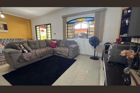 Casa à venda com 293m², 5 quartos e 4 vagasSala