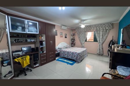 Casa à venda com 293m², 5 quartos e 4 vagasSuíte