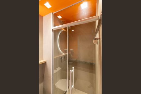 Banheiro de kitnet/studio para alugar com 1 quarto, 27m² em República, São Paulo