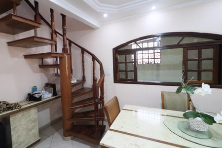 Casa à venda com 125m², 3 quartos e 2 vagasSala