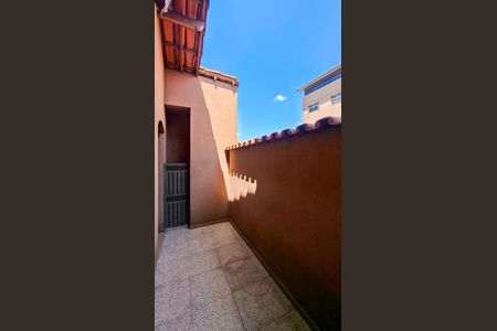 Casa para alugar com 285m², 3 quartos e 2 vagas Casa para alugar com 285m², 3 quartos e 2 vagasÁrea comum