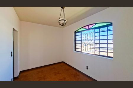 Casa para alugar com 285m², 3 quartos e 2 vagas Casa para alugar com 285m², 3 quartos e 2 vagasCorredor